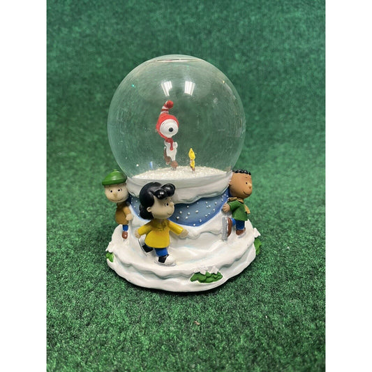 Peanuts Snoopy Linus and Lucy Musical Motion Snow Globe Christmas Winter Skating