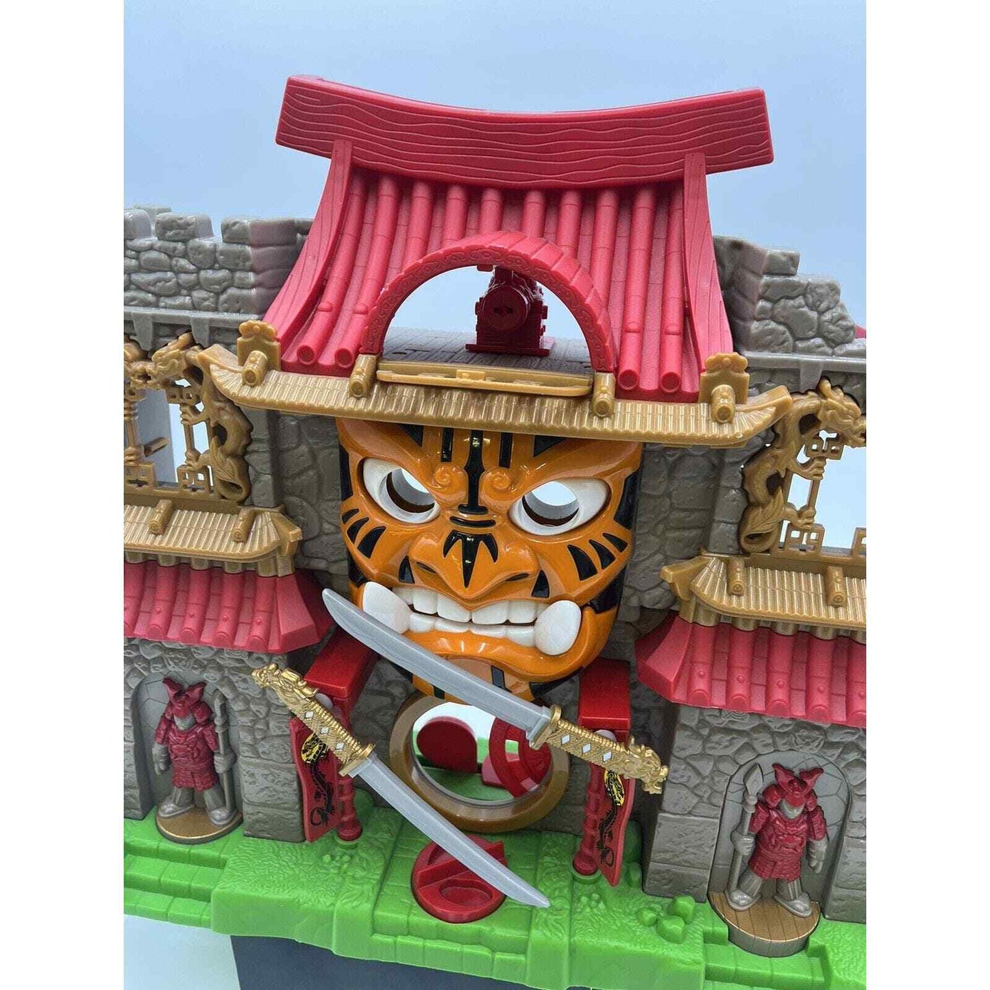 Fisher-Price IMAGINEXT SAMURAI CASTLE red Feudal Japan 2011 Toy-l W/ Figures