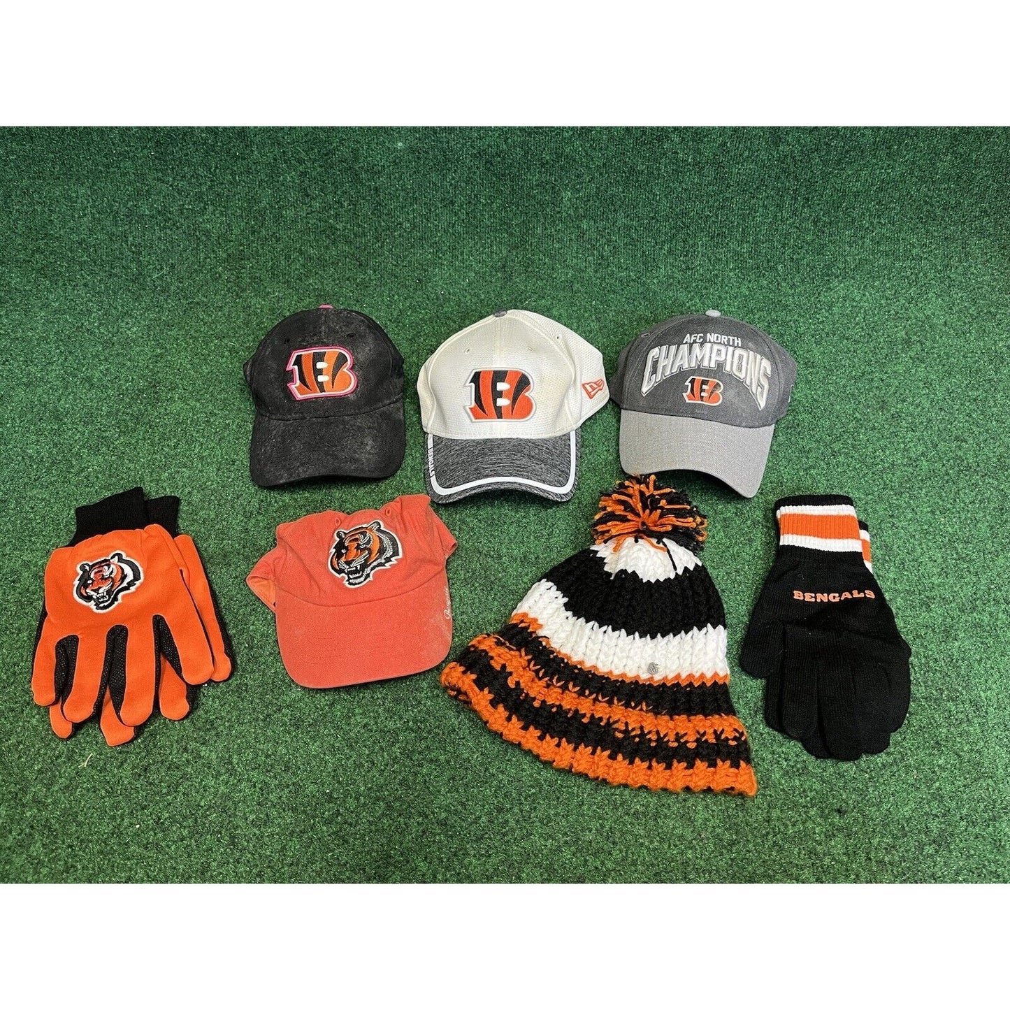 Cincinnati bengals Mix Lot - Winter Gloves, Beanie, hat cap (4). Used.