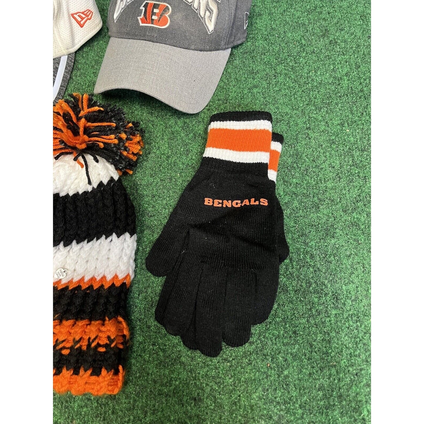 Cincinnati bengals Mix Lot - Winter Gloves, Beanie, hat cap (4). Used.