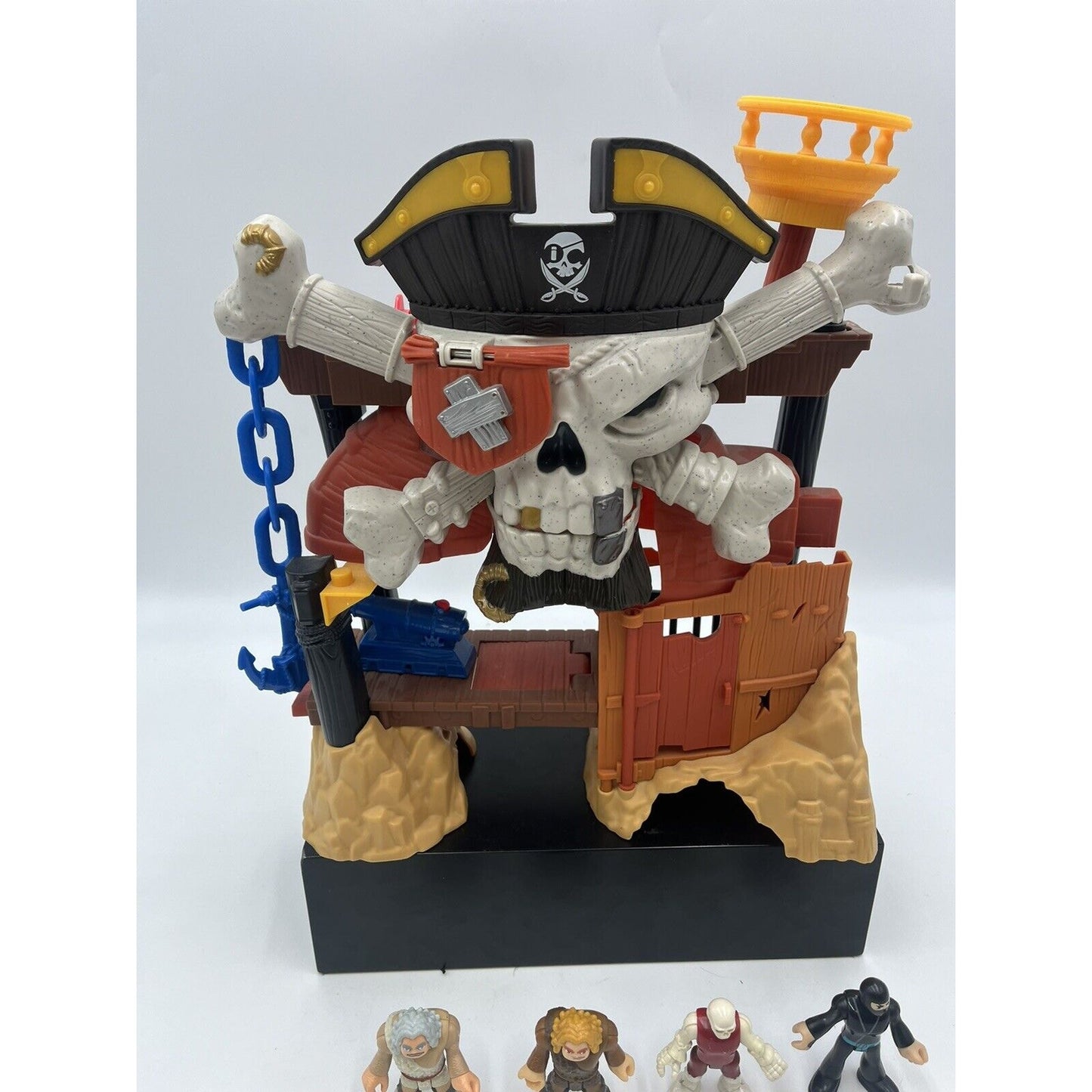 Fisher Price Imaginext Blackbeard's Lair Pirate Skull Playset w/ Figures