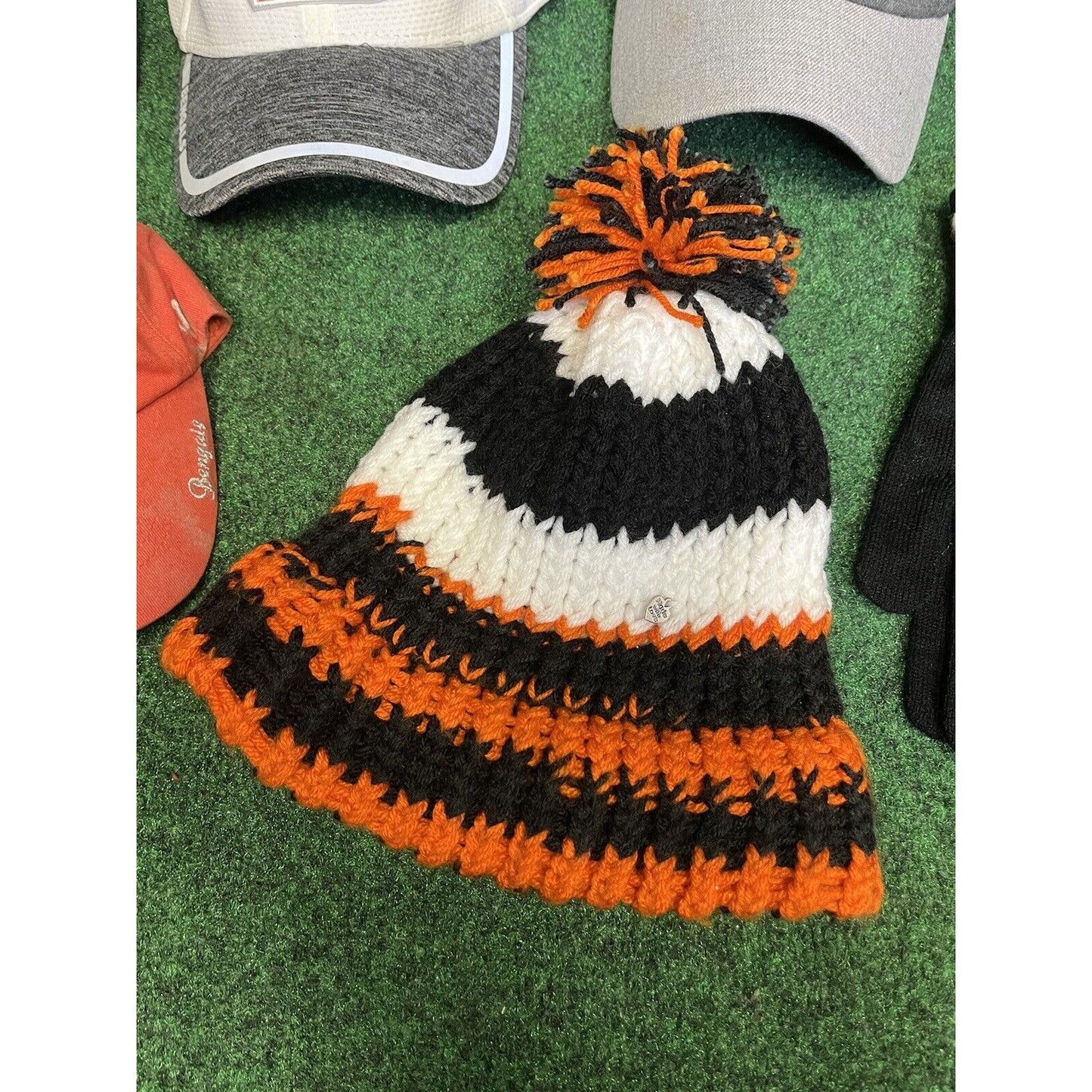 Cincinnati bengals Mix Lot - Winter Gloves, Beanie, hat cap (4). Used.