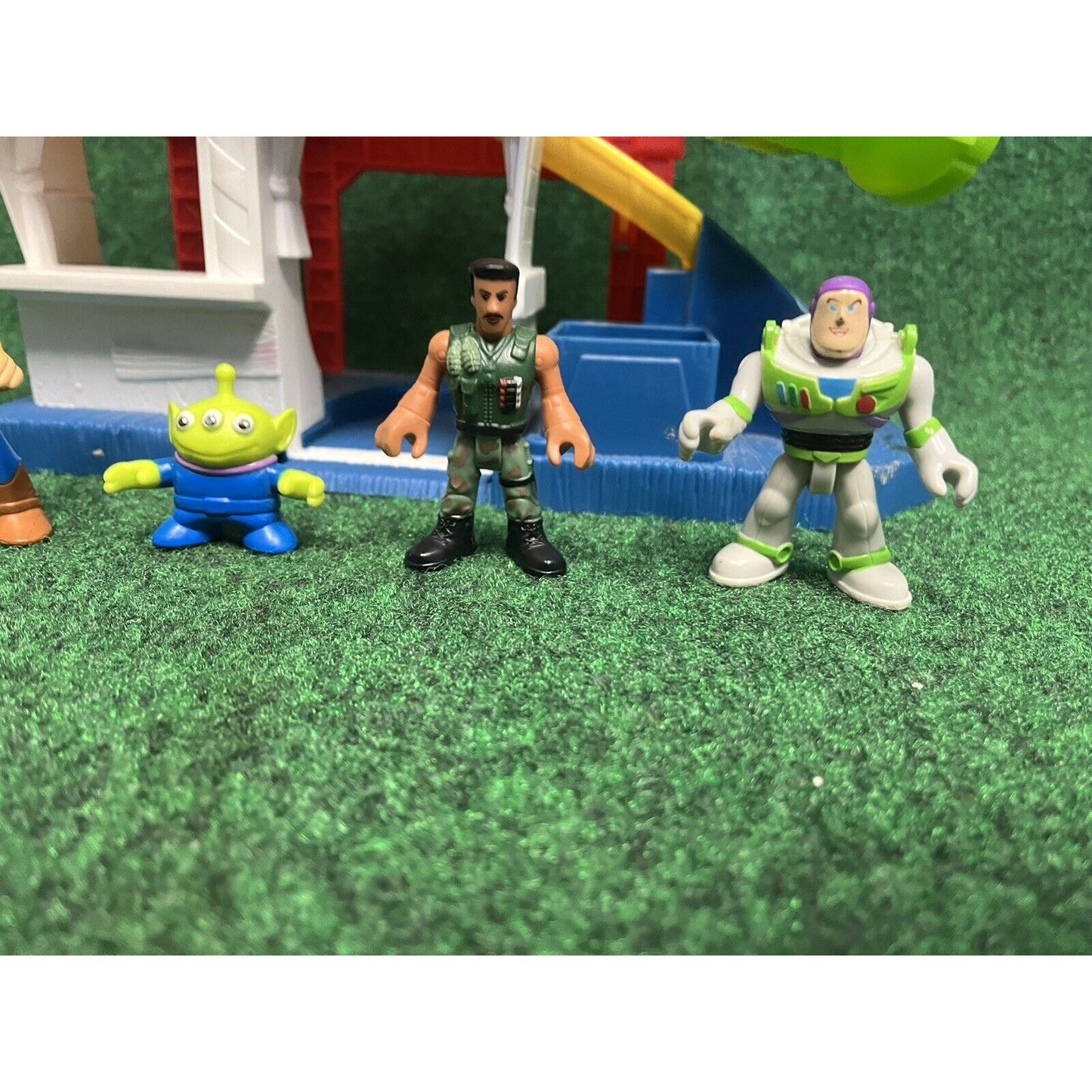 Imaginext Toy Story Play Set Carnival Disney Fisher Price w/ Buzz & Woody Figure