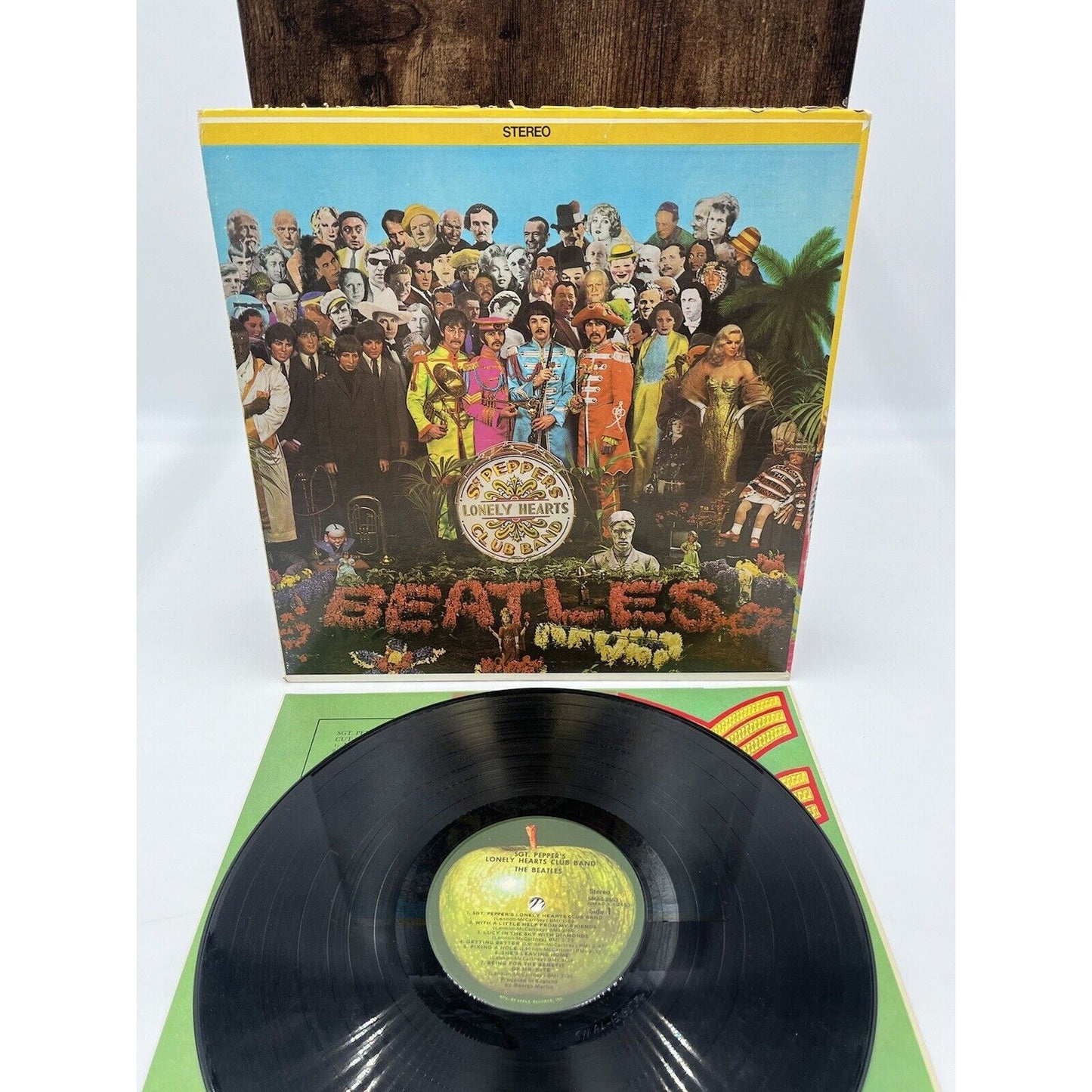 THE BEATLES - SGT. PEPPERS LONELY HEARTS CLUB BAND - 12" VINYL RECORD ALBUM LP